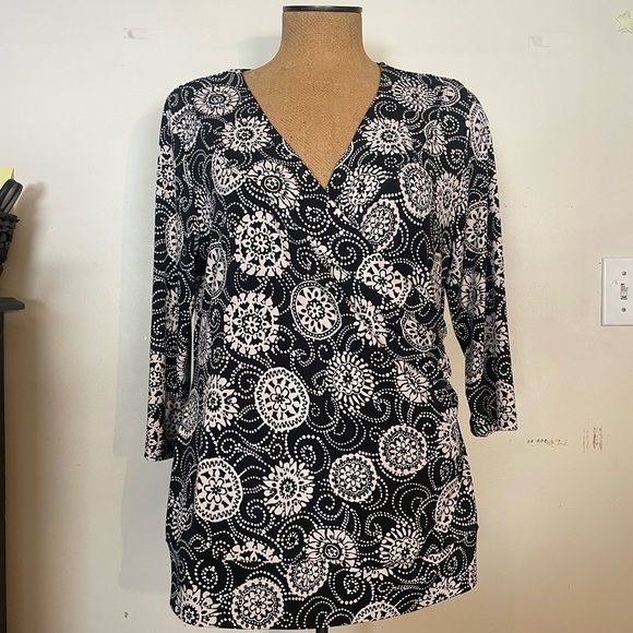 j.t.b. Tops - j.t.b. Women’s bk/wh flower design blouse crossover V at chest size XL
